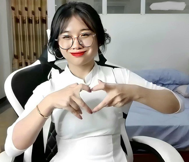 Clip Anna Gấu thủ dâm