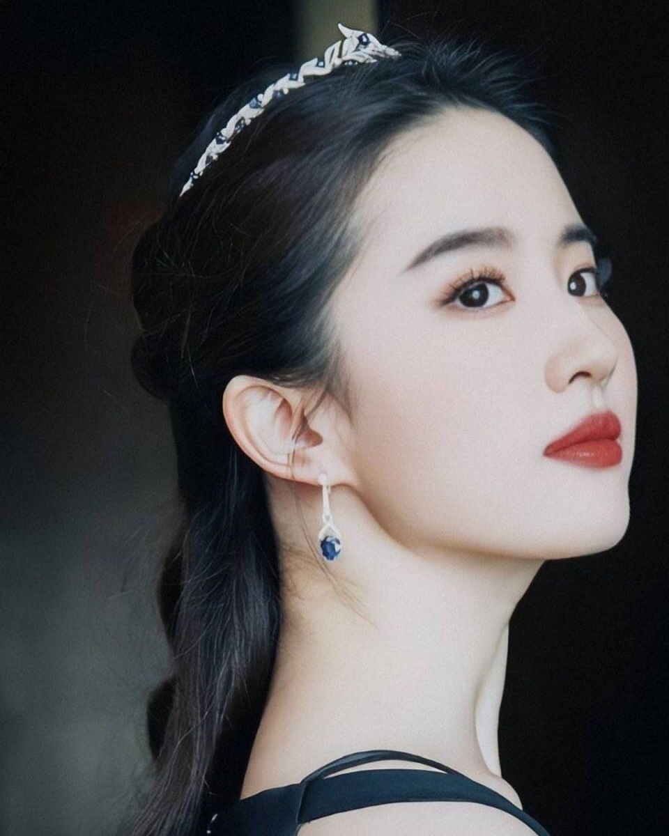 Lưu Diệc Phi lộ clip 18+ không che với các đại gia