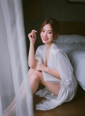 Clip nóng Triệu Linh Trang khoe show hàng mới nhất hôm nay