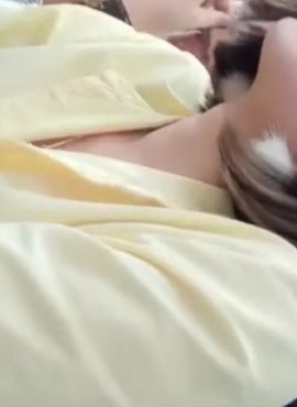 Nhân Viên Mobifone Cố Tình Hở Vú Để Tăng Người Xem Stream Bán Hàng